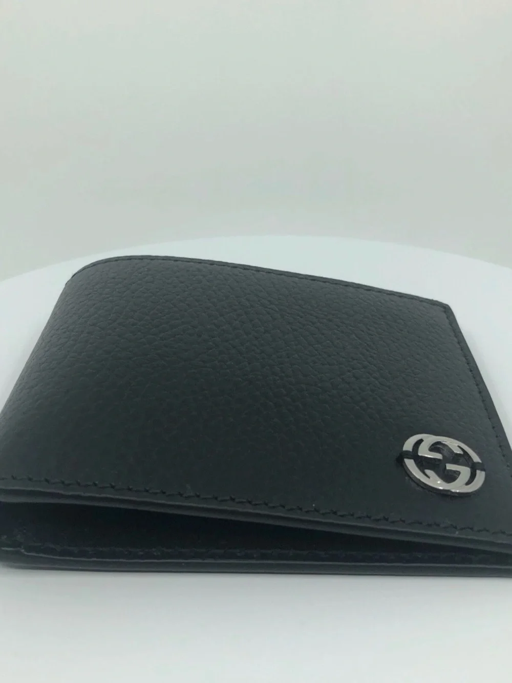 Gucci Men's Black Bifold Wallet Solid Logo Accent Credit Card Feature